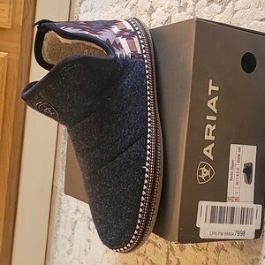 New! ARIAT Bootie Slipper Size 8.5-9